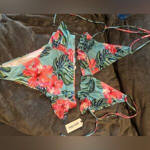 Adorbs!!! NWT high waisted bikini 👙 size L